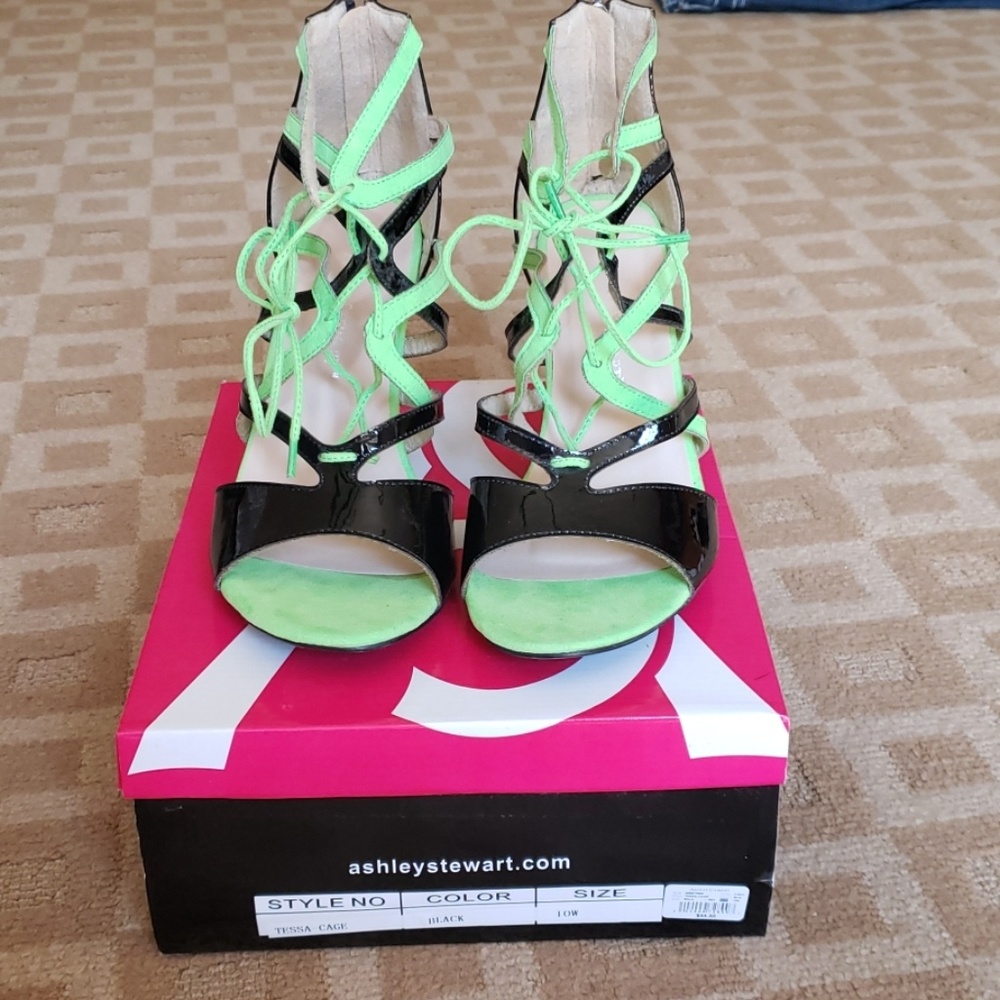 10w black and green heels